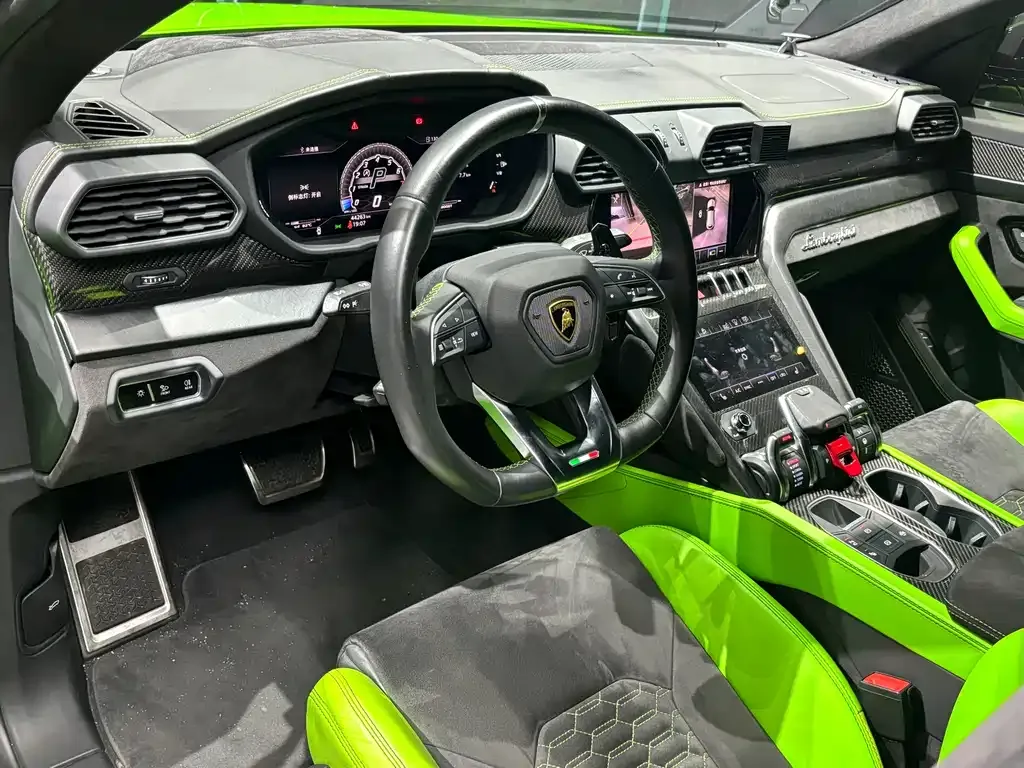 Lamborghini Urus — фото 8
