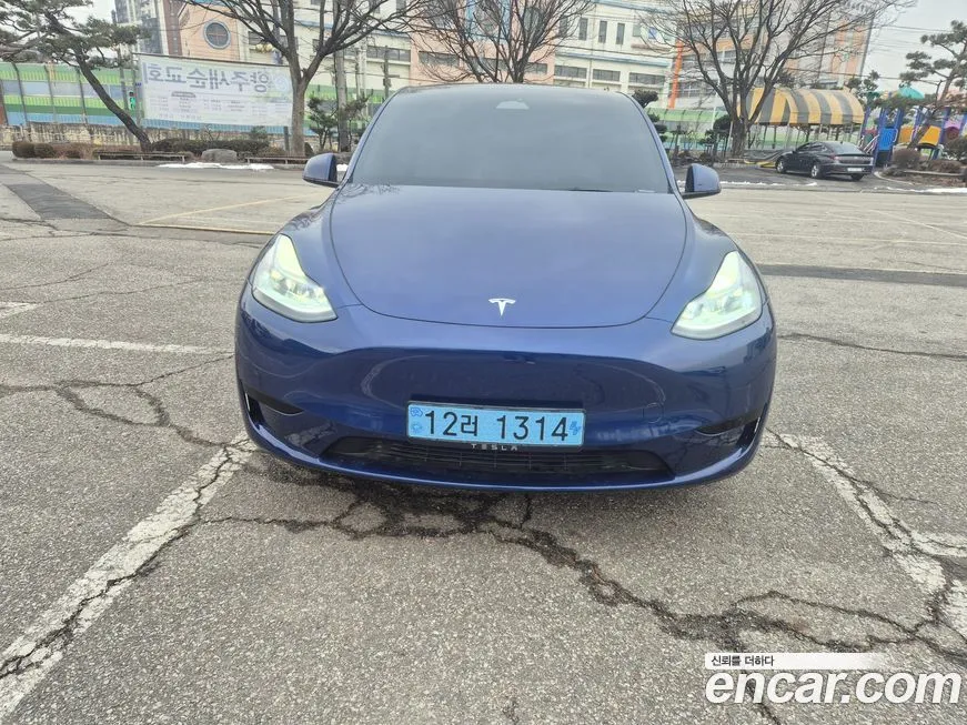 Tesla Model Y — фото 1