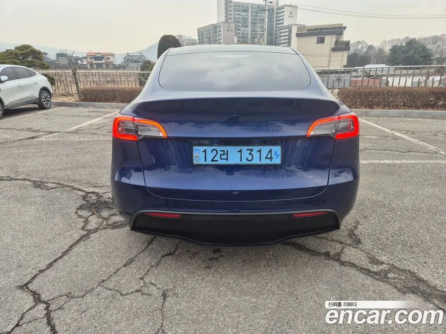 Tesla Model Y — фото 6