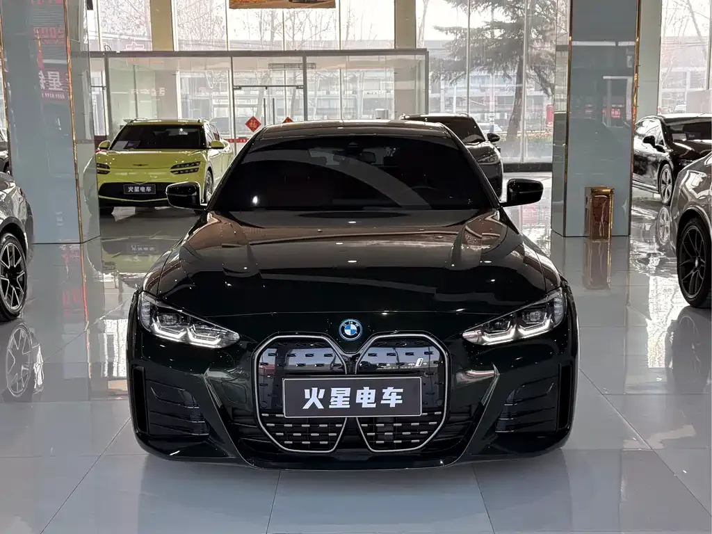 BMW i4 — фото 10