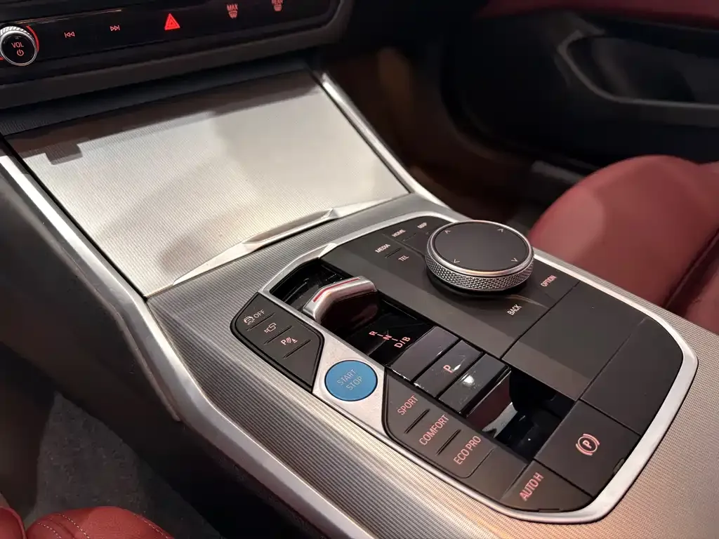 BMW i4 — фото 8