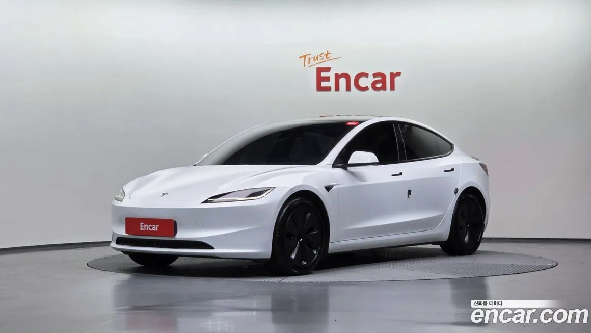 Tesla Model 3 — фото 1