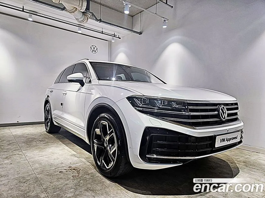 Volkswagen Touareg — фото 1