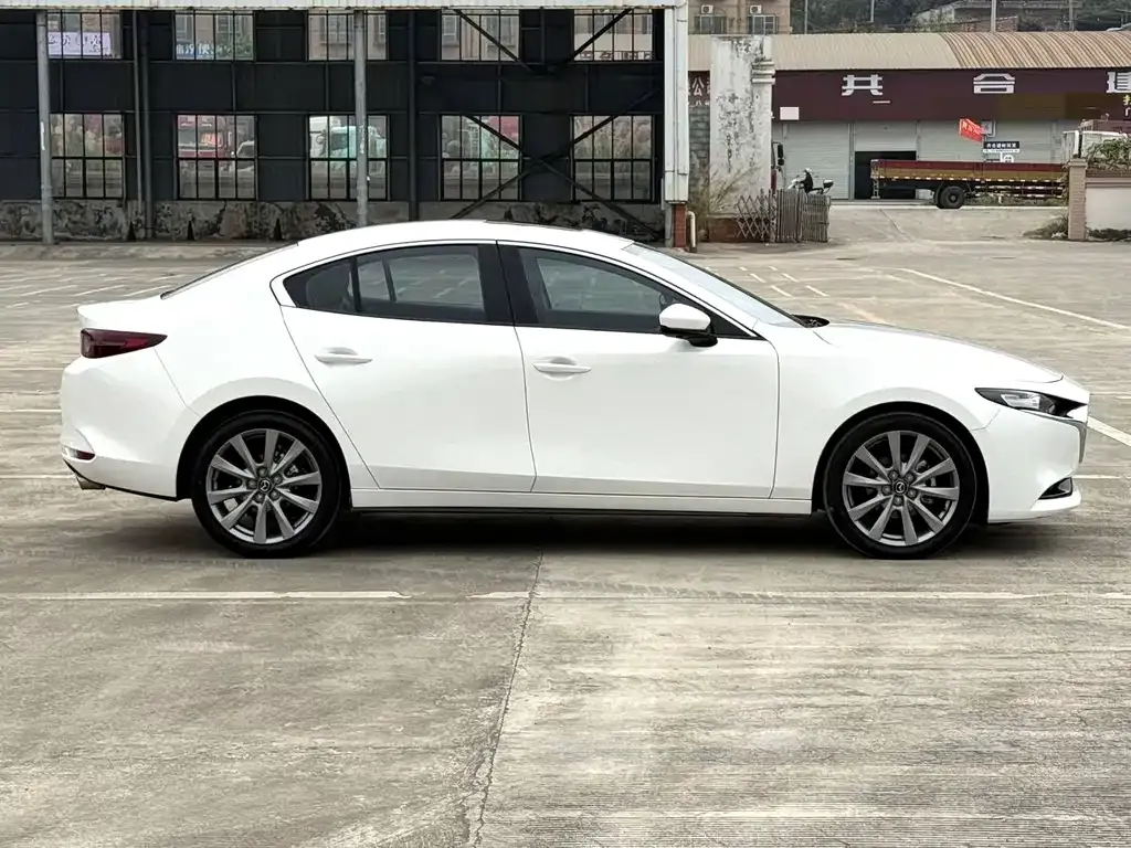 Mazda 3 Axela — фото 4