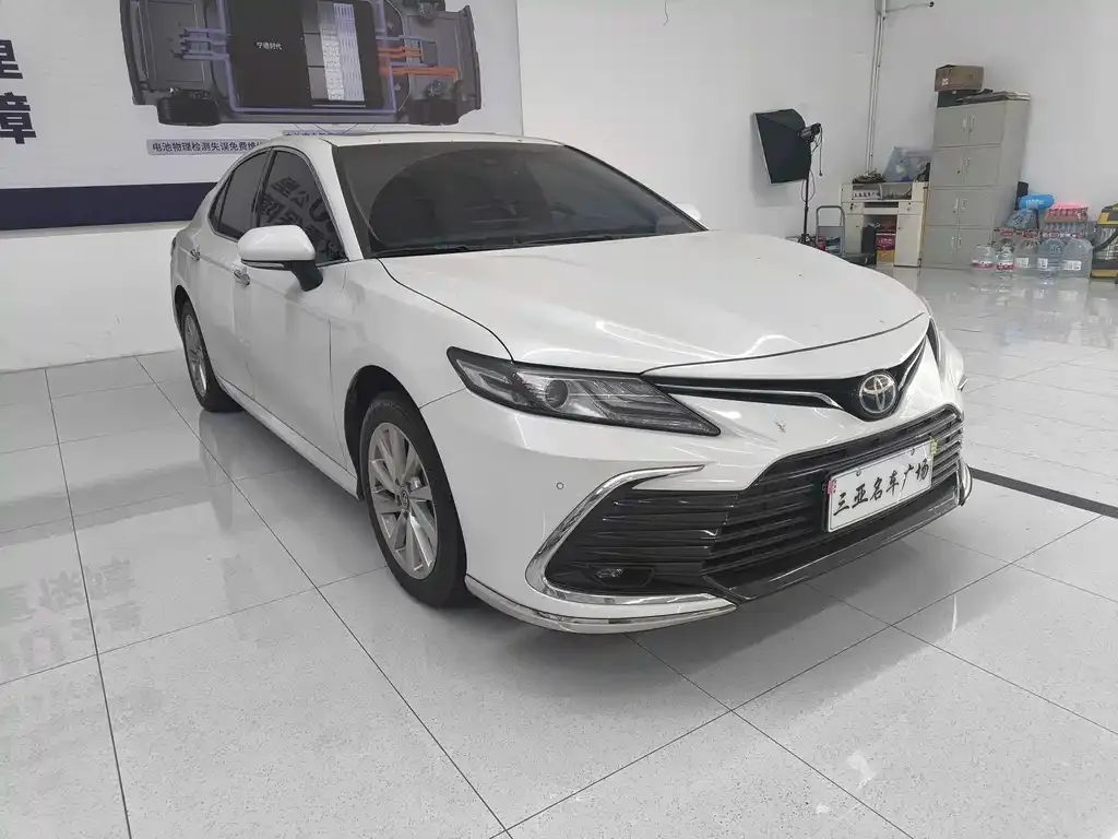 Toyota Camry — фото 3