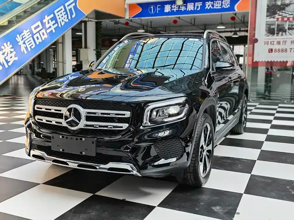 Mercedes-Benz GLB — фото 1