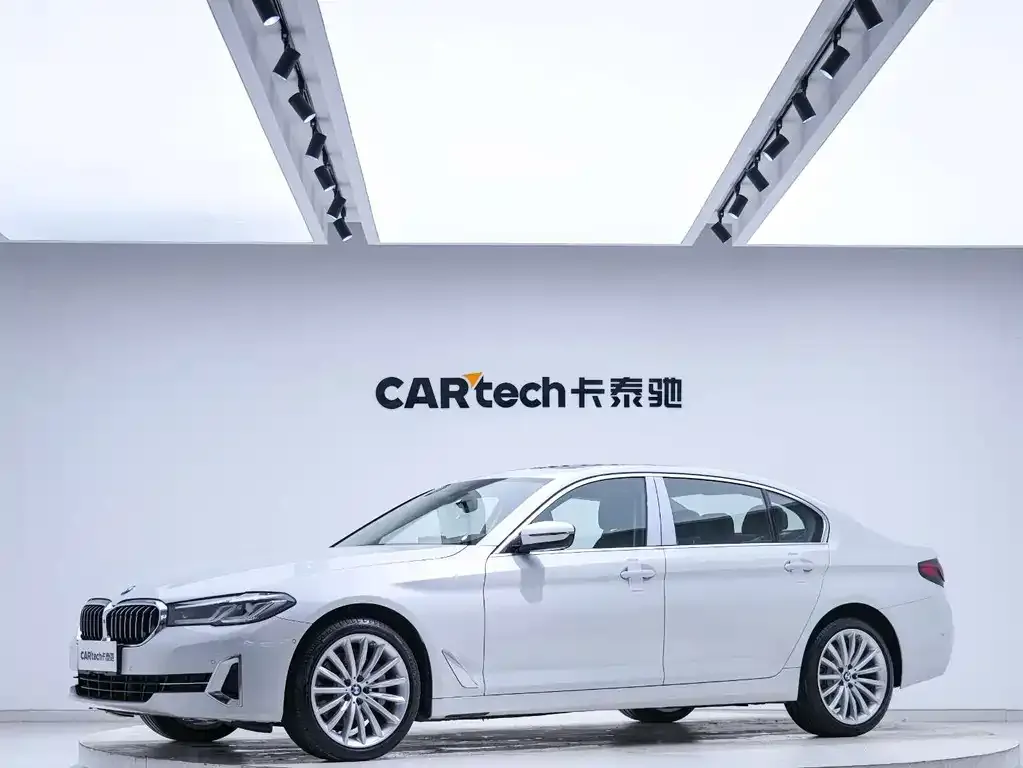 BMW 5 Series — фото 1