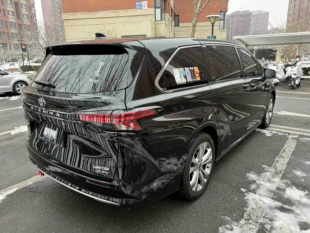 Toyota Sienna — фото 5