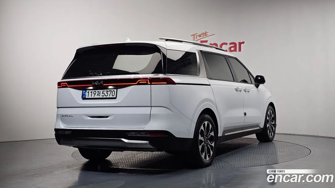 Kia Carnival — фото 10