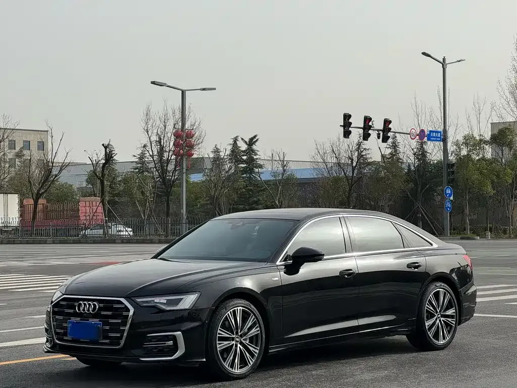 Audi A6L — фото 1
