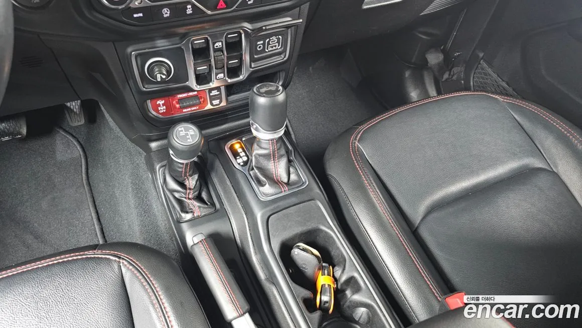 Jeep Wrangler — фото 10