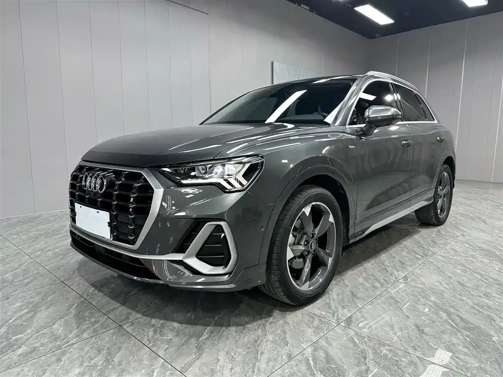 Audi Q3 — фото 1