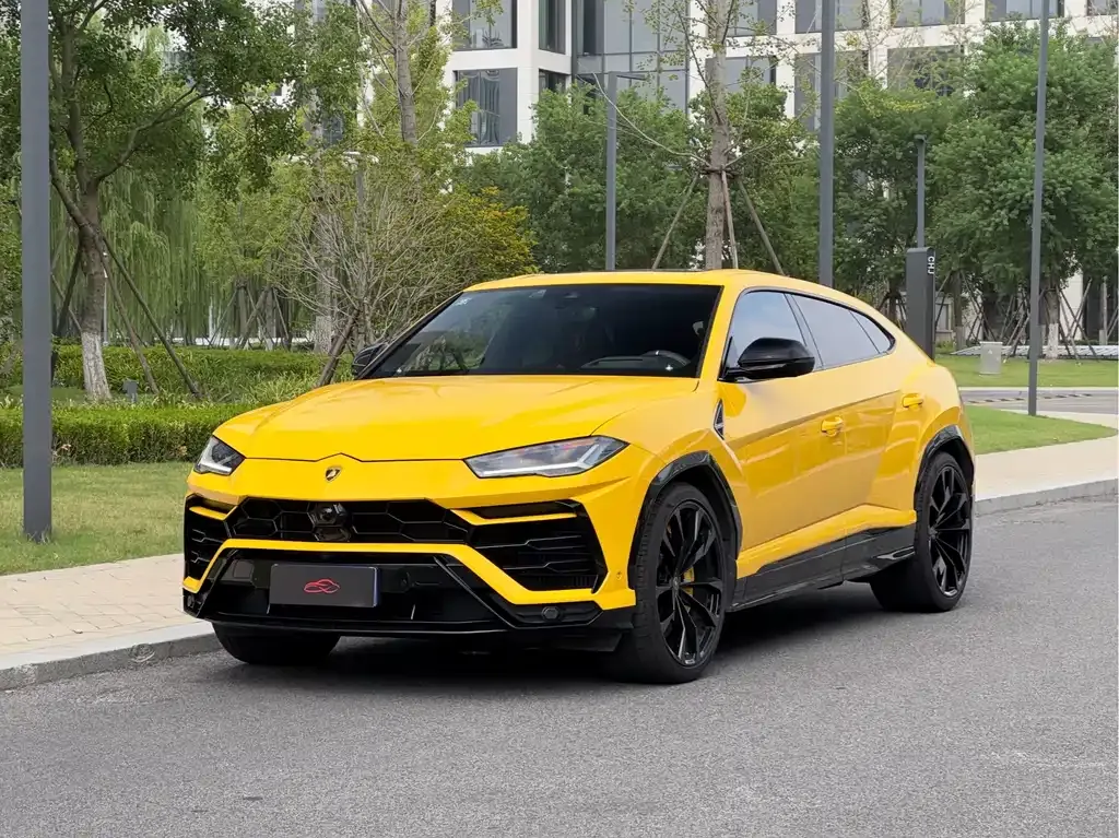Lamborghini Urus — фото 1