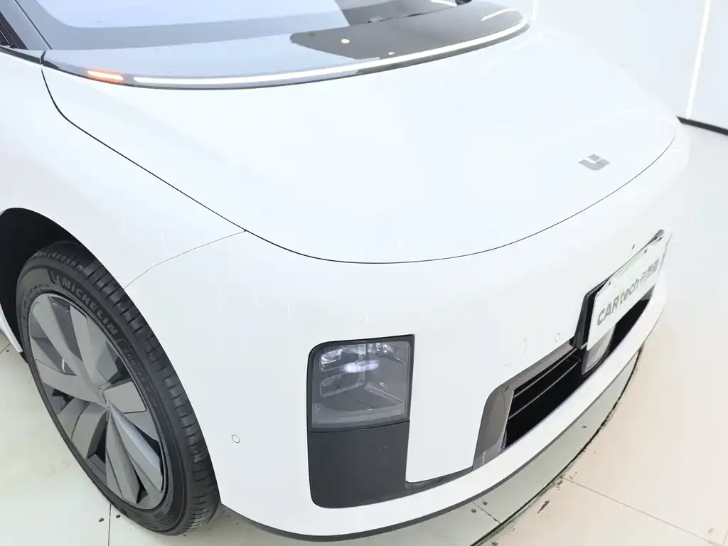 Li Auto i8 — фото 3