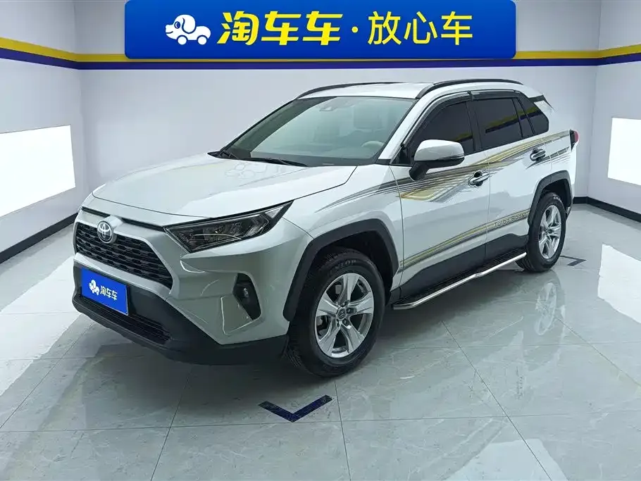 Toyota RAV4 — фото 1