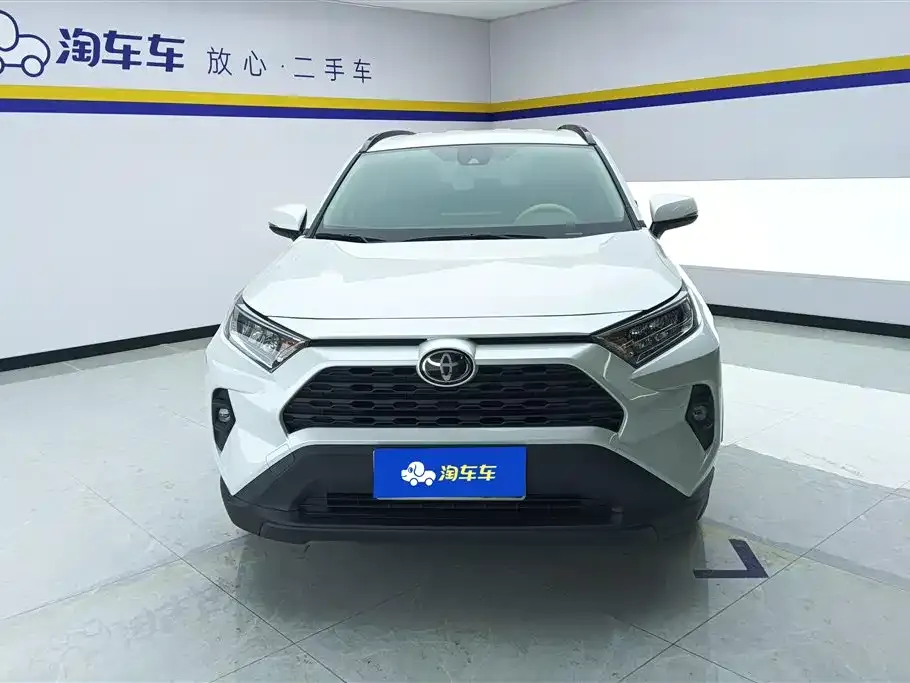 Toyota RAV4 — фото 7