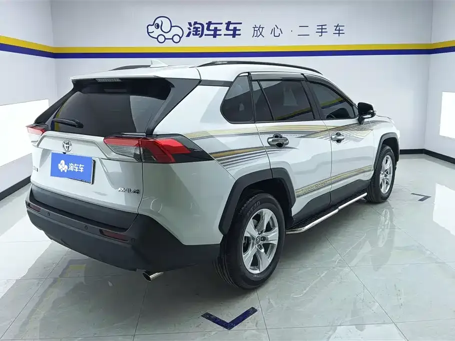 Toyota RAV4 — фото 5