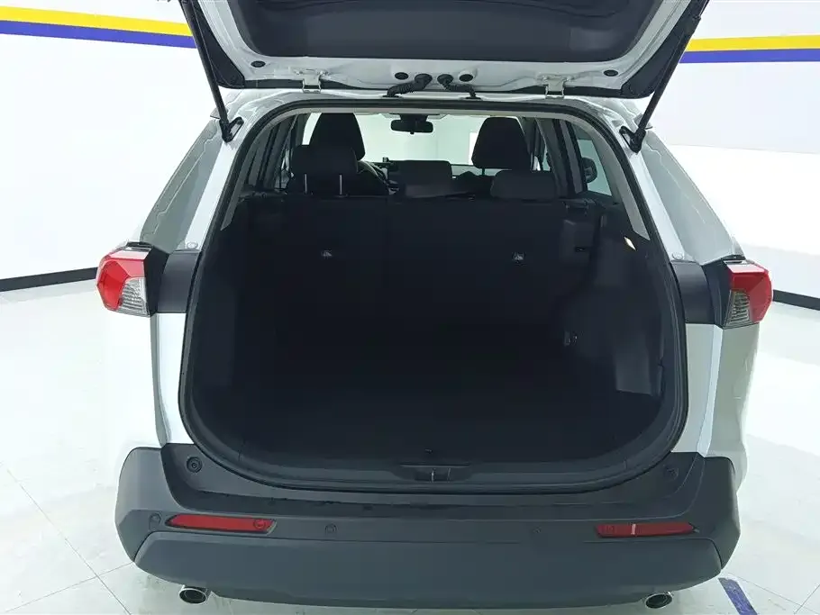 Toyota RAV4 — фото 2
