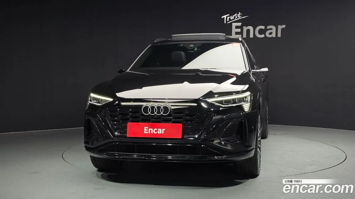 Audi Q8 e-tron — фото 3