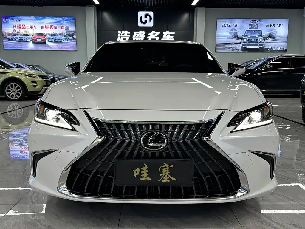 Lexus ES — фото 1