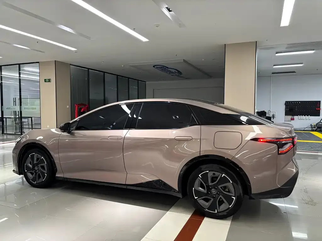 Toyota bZ3 — фото 10