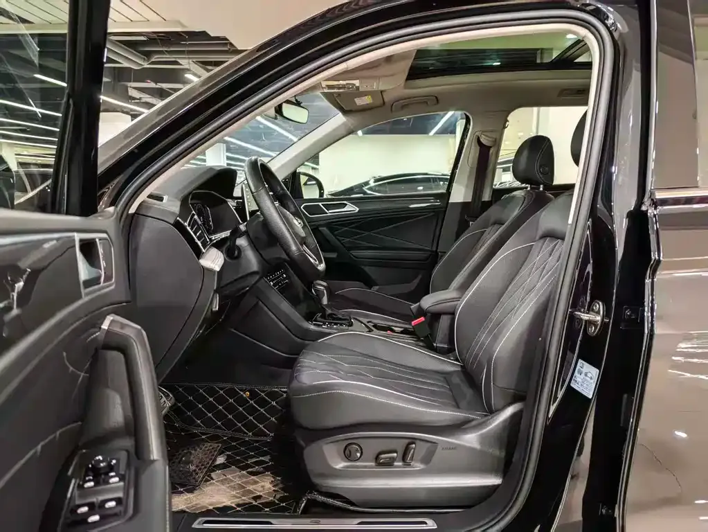 Volkswagen Tiguan L — фото 8