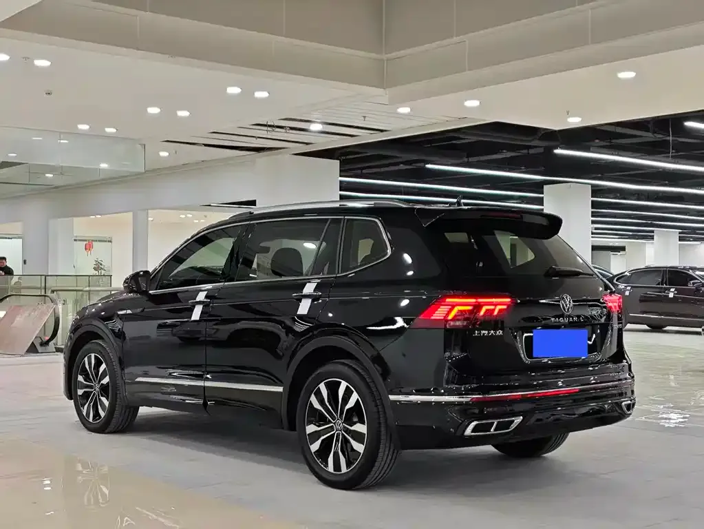 Volkswagen Tiguan L — фото 9