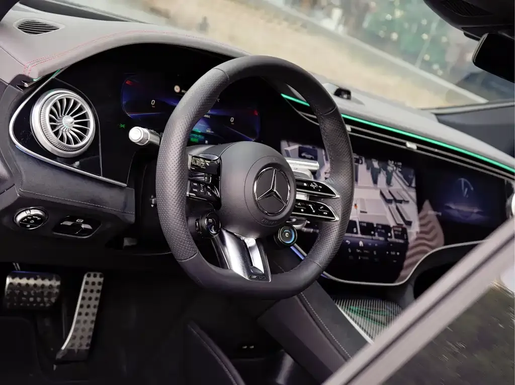 Mercedes-Benz EQS AMG — фото 4