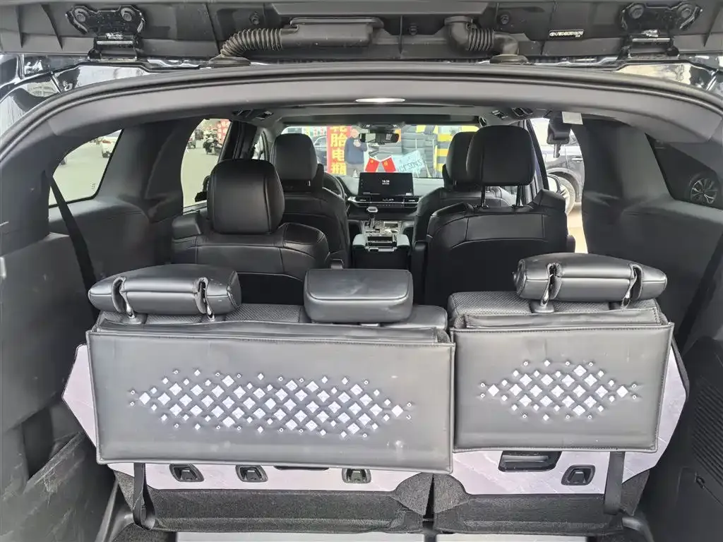 Toyota Granvia — фото 2