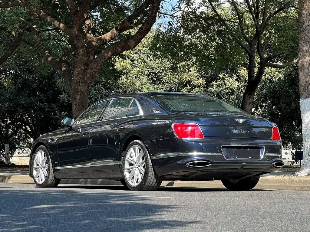 Bentley Flying Spur — фото 5