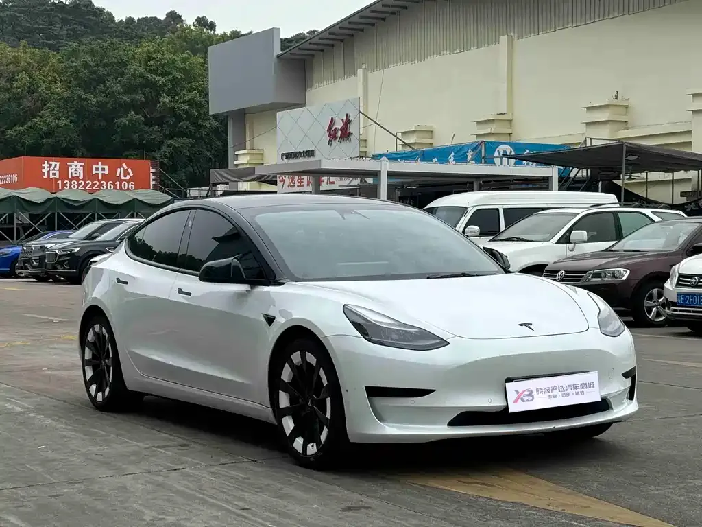 Tesla Model 3 — фото 9