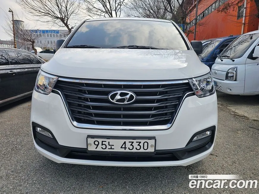 Hyundai Starex — фото 1