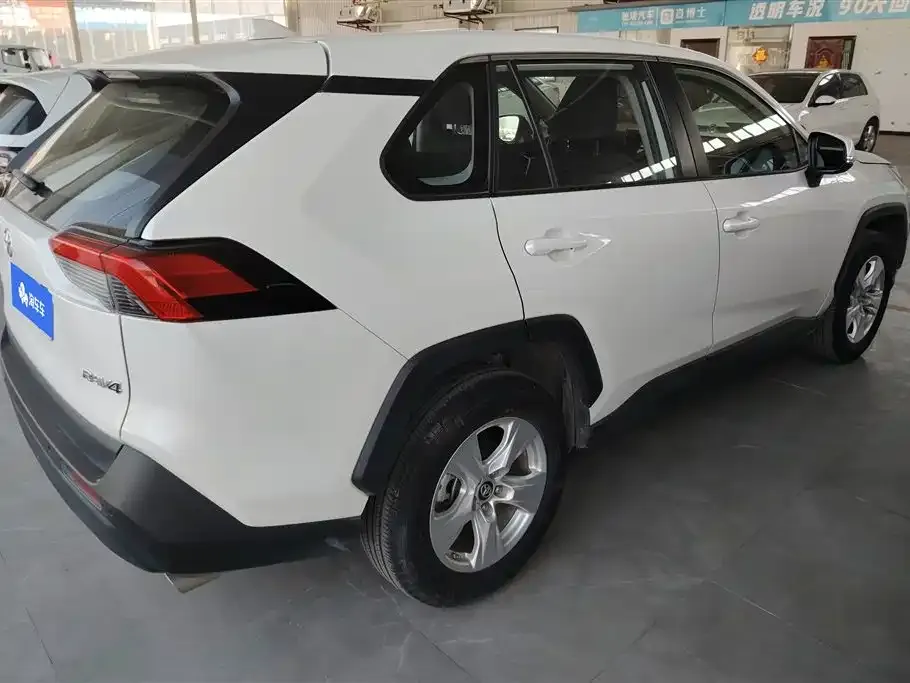 Toyota RAV4 — фото 4