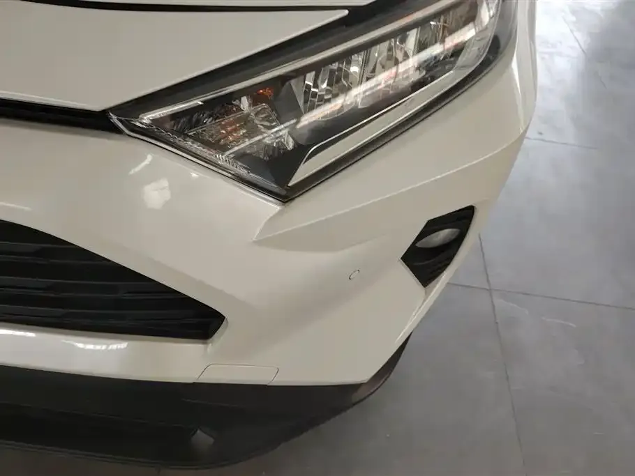 Toyota RAV4 — фото 10