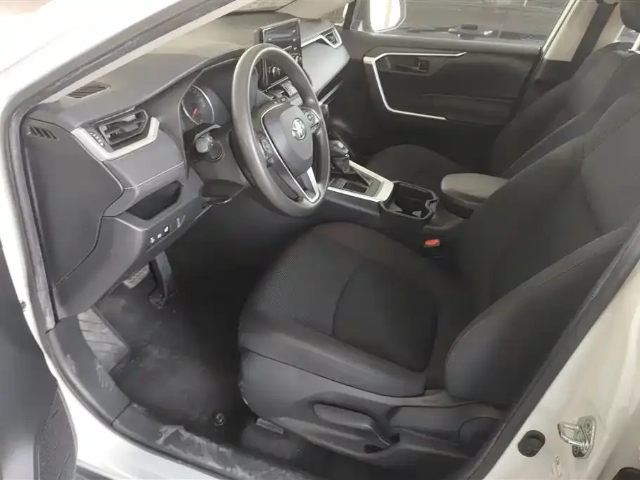 Toyota RAV4 — фото 2