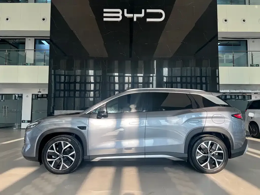 BYD L DM-i — фото 3