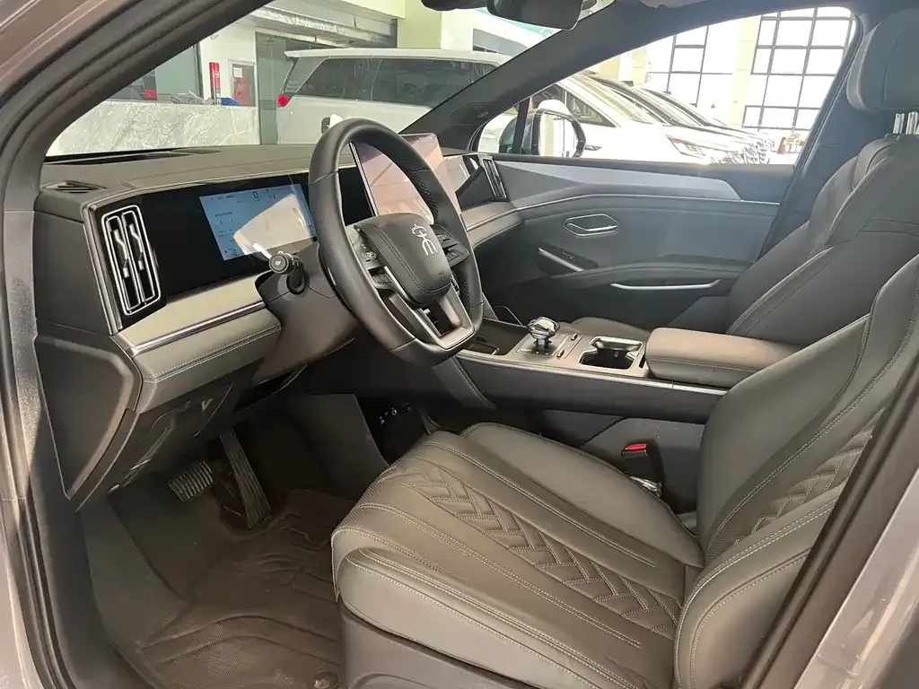 BYD L DM-i — фото 9