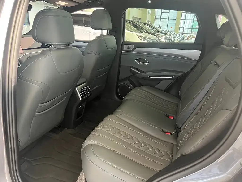 BYD L DM-i — фото 6