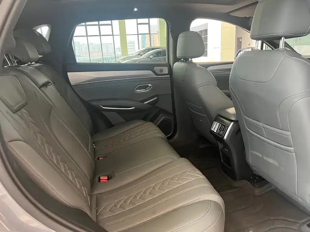 BYD L DM-i — фото 7