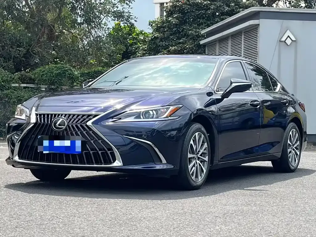 Lexus ES — фото 1