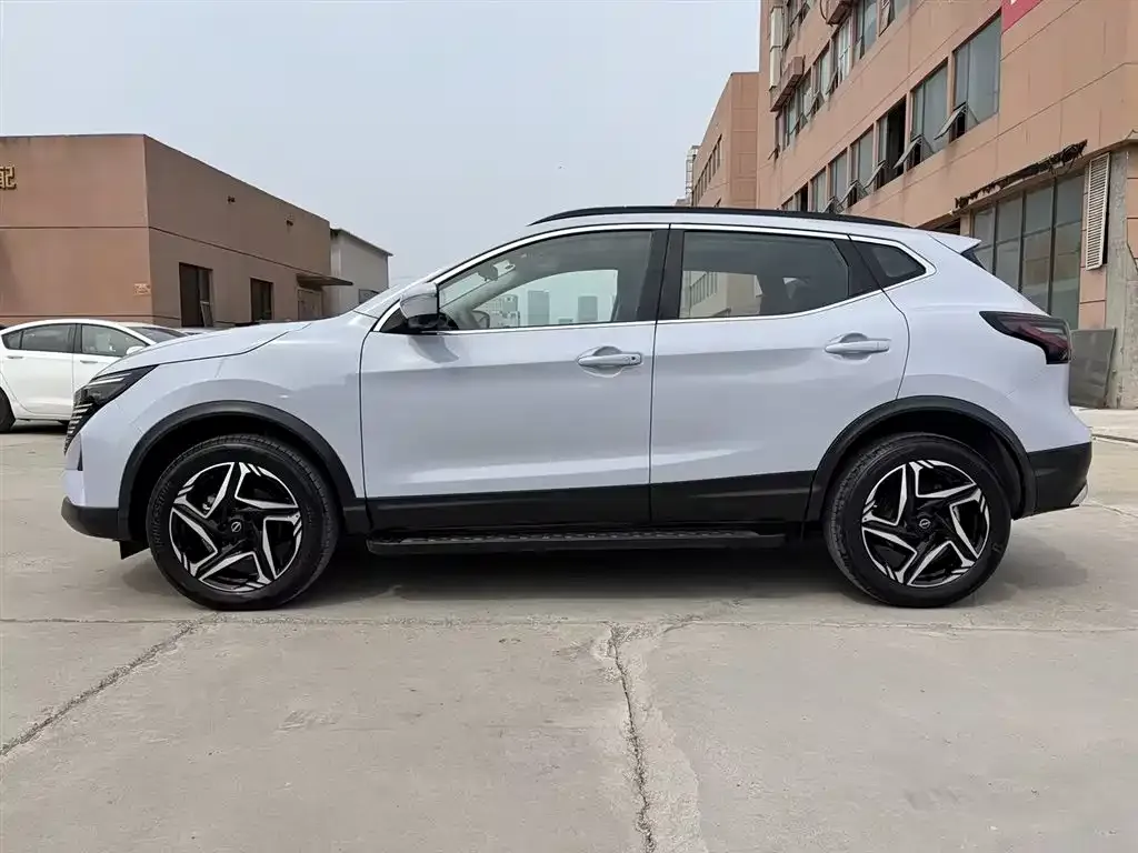 Nissan Qashqai — фото 4