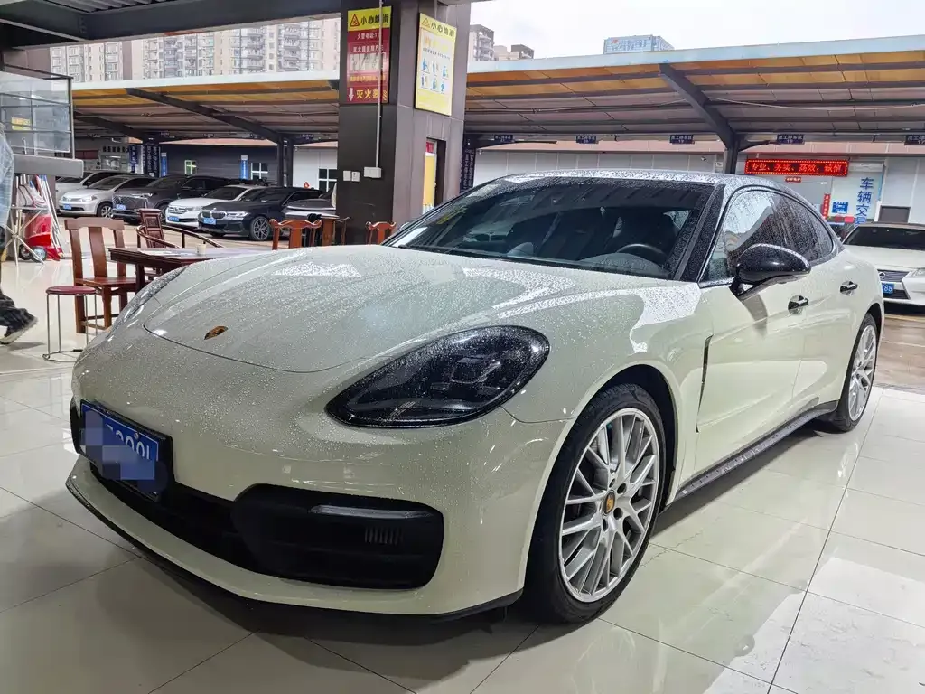 Porsche Panamera — фото 1