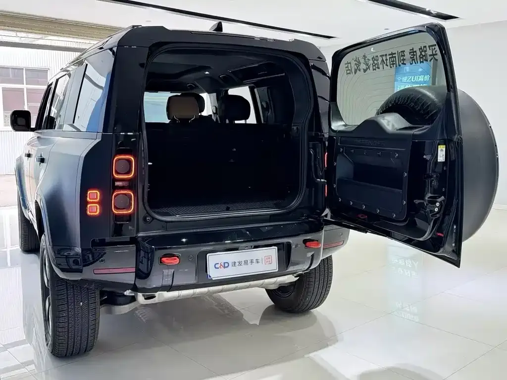 Land Rover Defender — фото 10