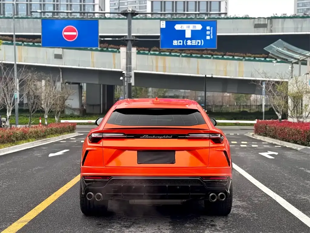Lamborghini Urus — фото 7