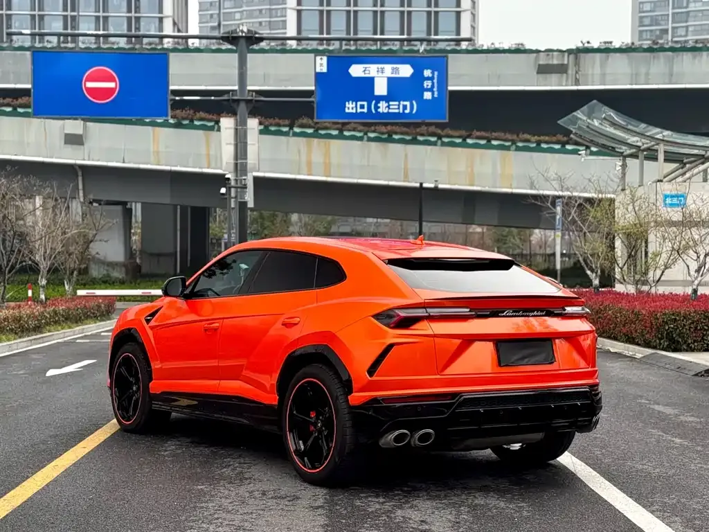 Lamborghini Urus — фото 9