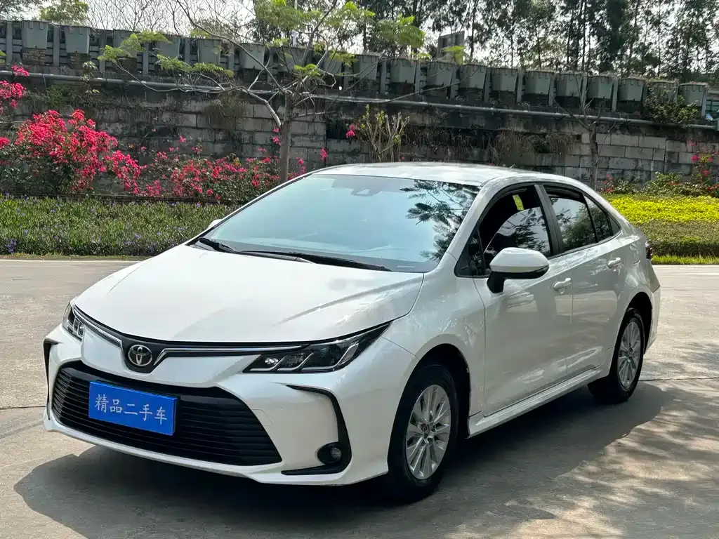 Toyota Corolla — фото 1