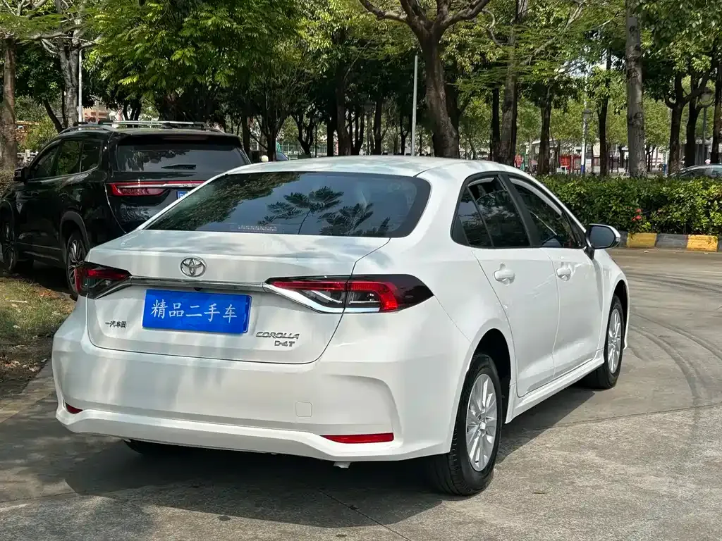 Toyota Corolla — фото 5