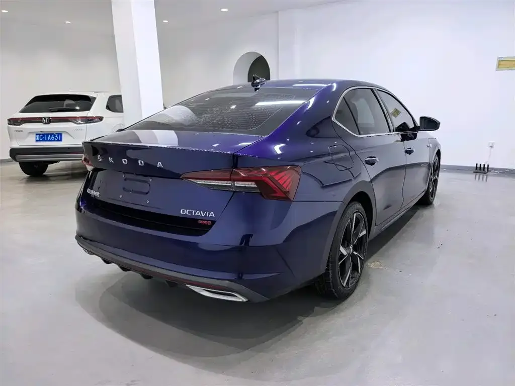Skoda Octavia — фото 2