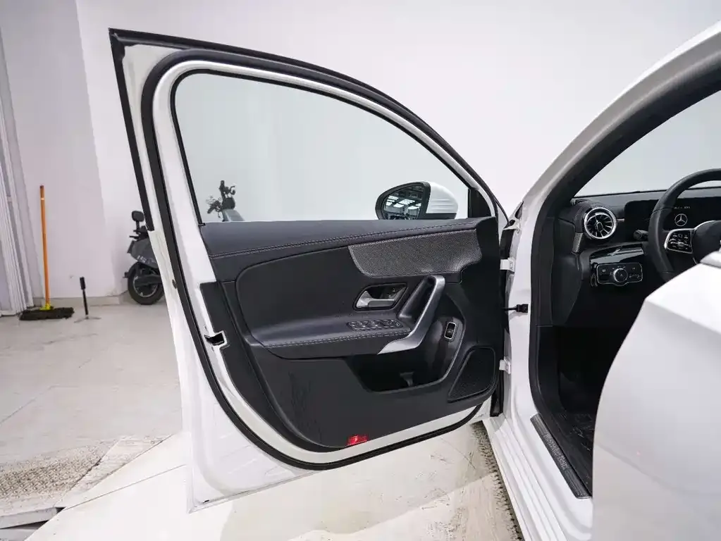 Mercedes-Benz A-Class — фото 10