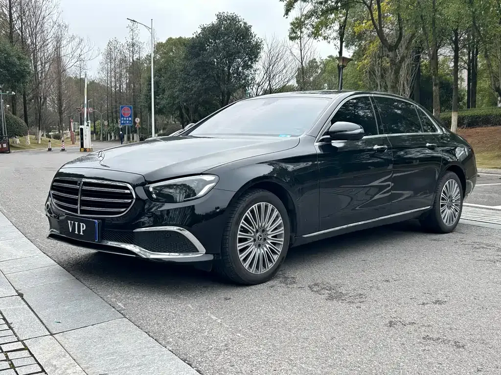 Mercedes-Benz E-Class — фото 1